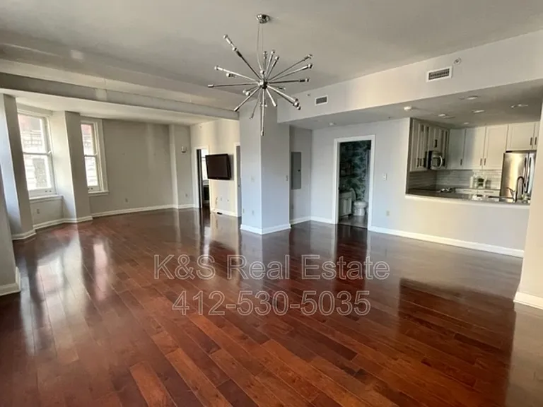 306 4th Ave #302 — Photo 1