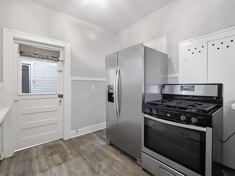 527 Fulton Ave — Photo 11