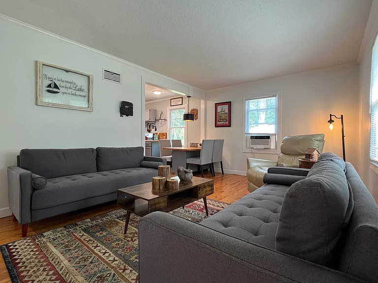 548 Cromwell Dr — Photo 3