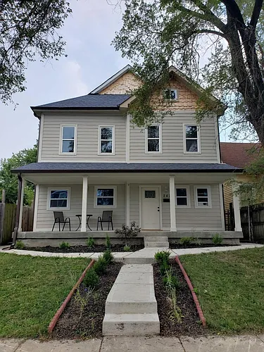 242 N Summit St Photo 1