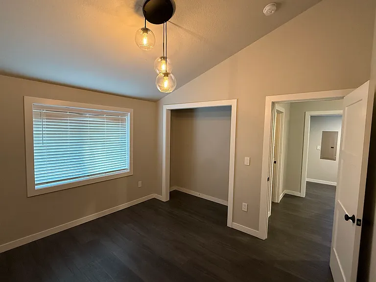 730 Hillcrest Dr — Photo 4