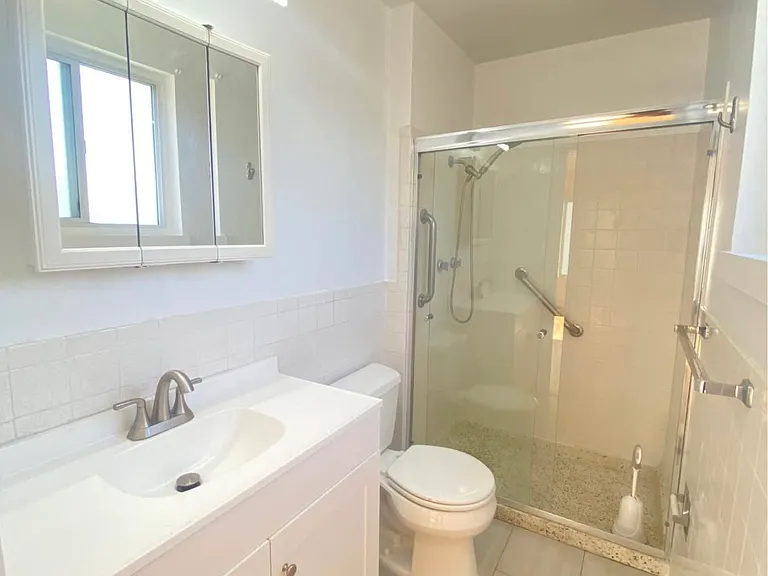 290 Ardendale Dr #B — Photo 4