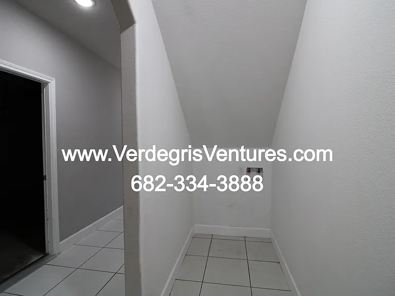 110 E Wilson St — Photo 11