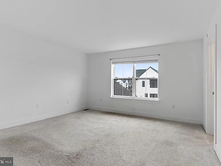 3 bed, 2.5 bath, 1865 sqft, $2,390 — Photo 4