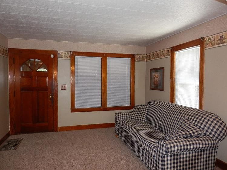 Nice living room with new carpet just installed throughout the main floor