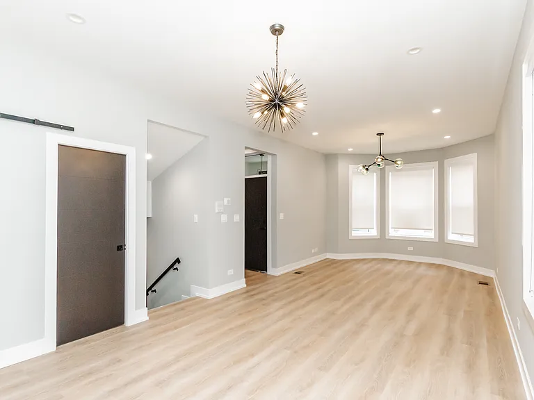 716 S Laflin St #1F — Photo 7