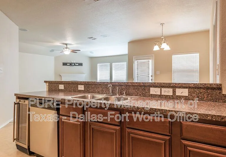 1012 Lake Hollow Dr — Photo 18