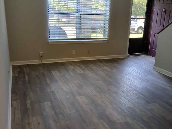 3rd image of 805 Holder Ct