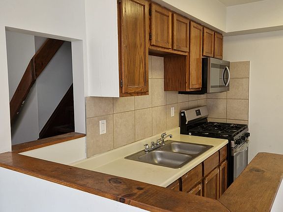 2nd image of 868 Vista St #1