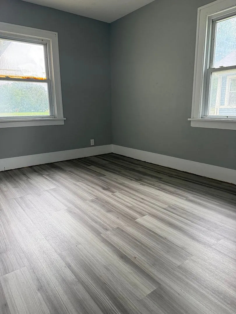 Updated 2 Bedroom, 1 Bathroom House for Rent- 712 Western — Photo 4