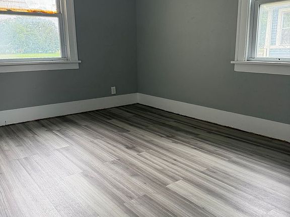 4th image of 712 Western Ave