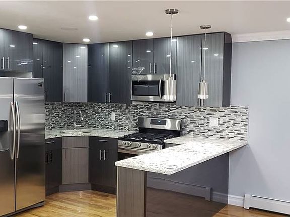 3rd image of 10758 142nd St