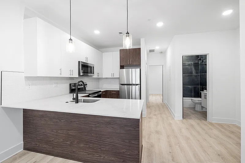 943 Washington Ave #202