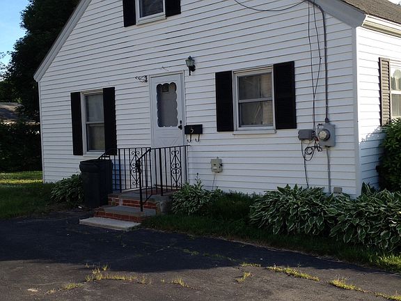 driveway view 2 cars