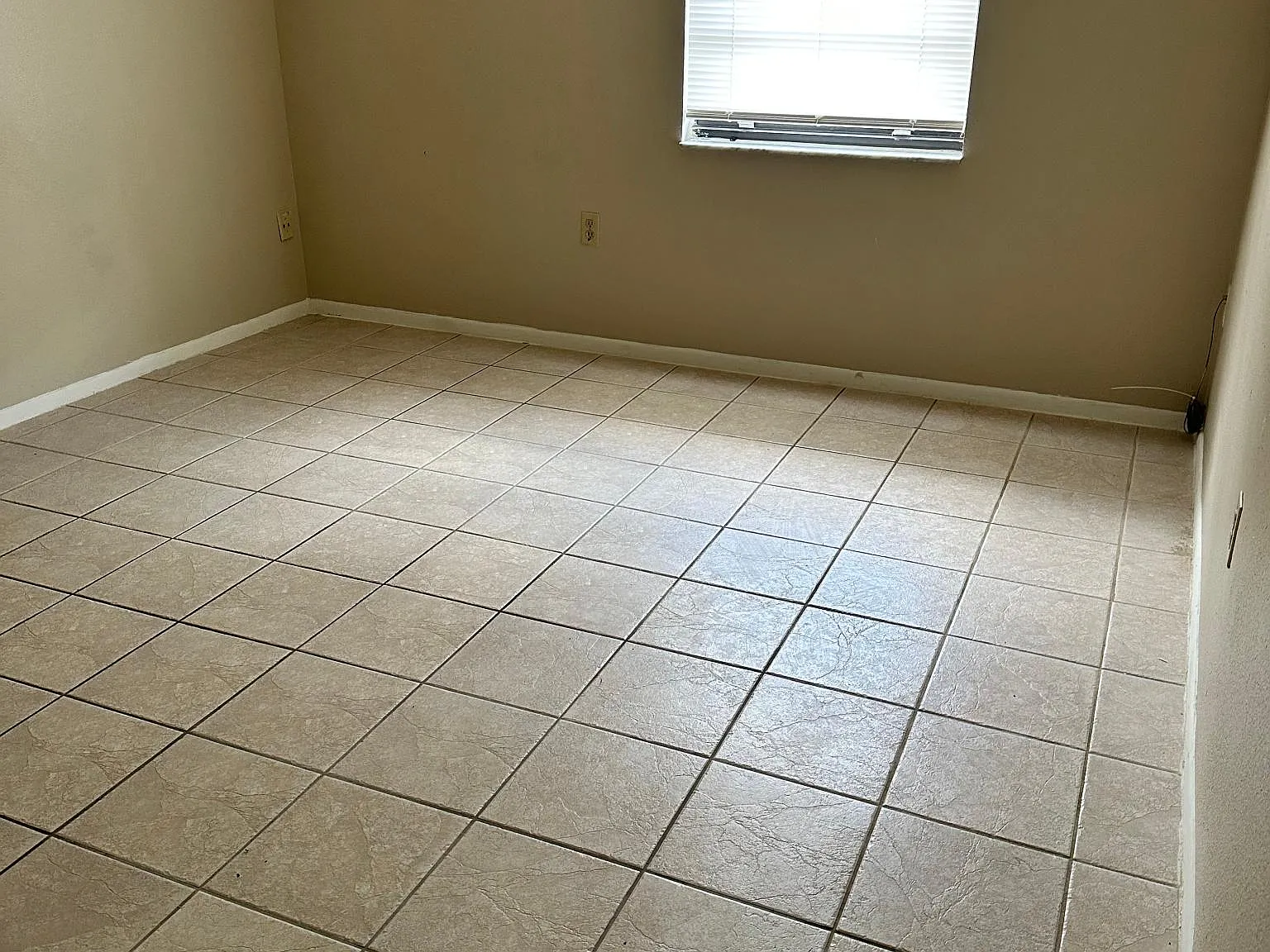 2 bed, 927 sqft, $1,400 — Photo 3