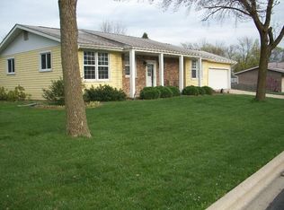 467 Aztec Dr, Carol Stream, IL 60188