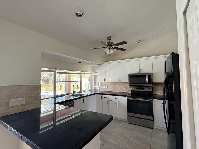 790 SE Ablett Ln — Photo 8