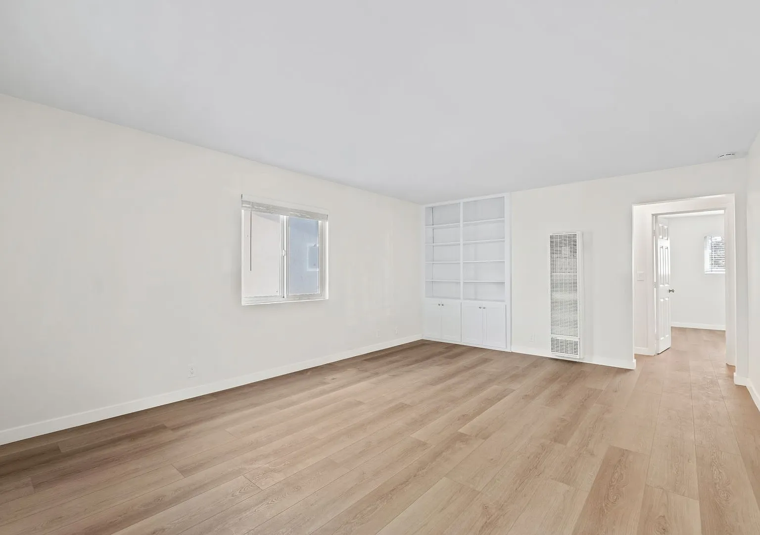 Bland-121 E. Bay Street — Photo 4