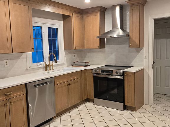 2nd image of 6 Redcoat Ln
