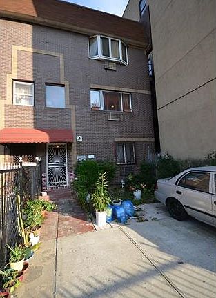 2nd image of 1026 Hoe Ave