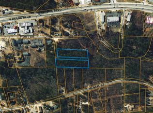 Mont Dr, Spring Lake, NC 28390