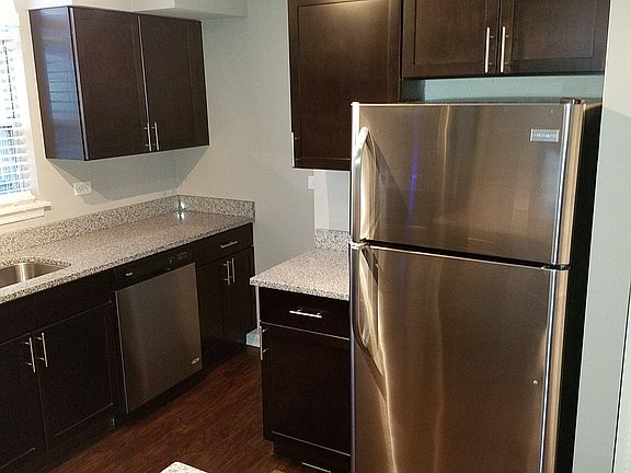 3rd image of 1819 Michigan Ave APT 211