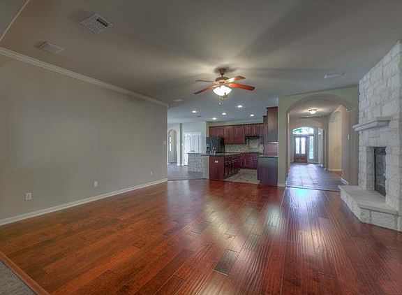 5th image of 528 Victoria Dr