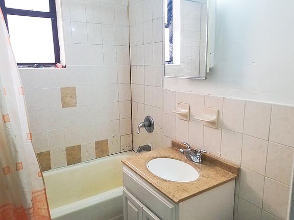 3rd image of 3338 Parsons Blvd APT 1E