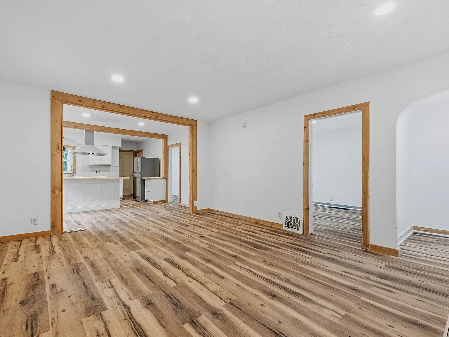 4 bed, 2160 sqft, $1,995 — Photo 4
