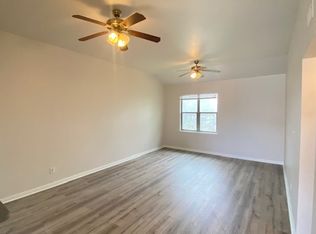 521 Dukeway APT 4, Universal City, TX 78148