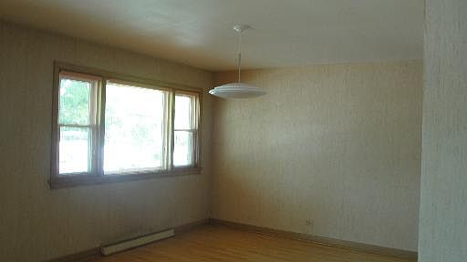 4th image of 4515 W Howard St