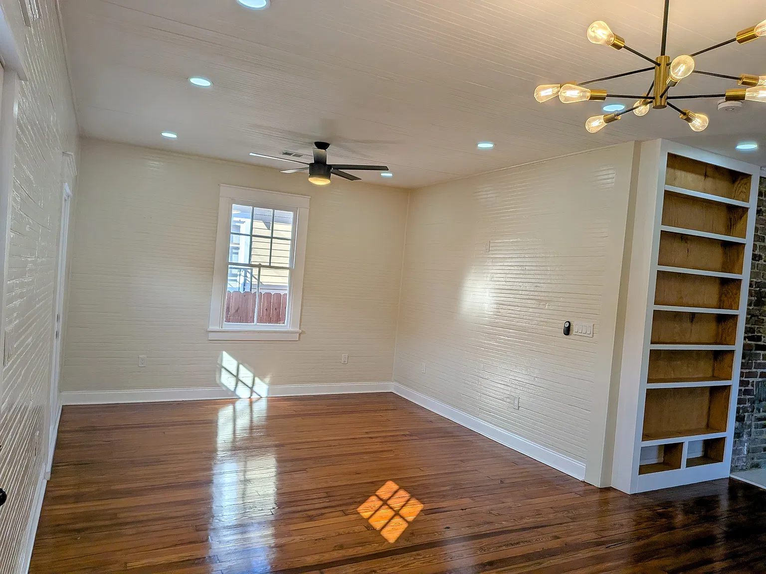3 bed, 1225 sqft, $2,300 — Photo 2