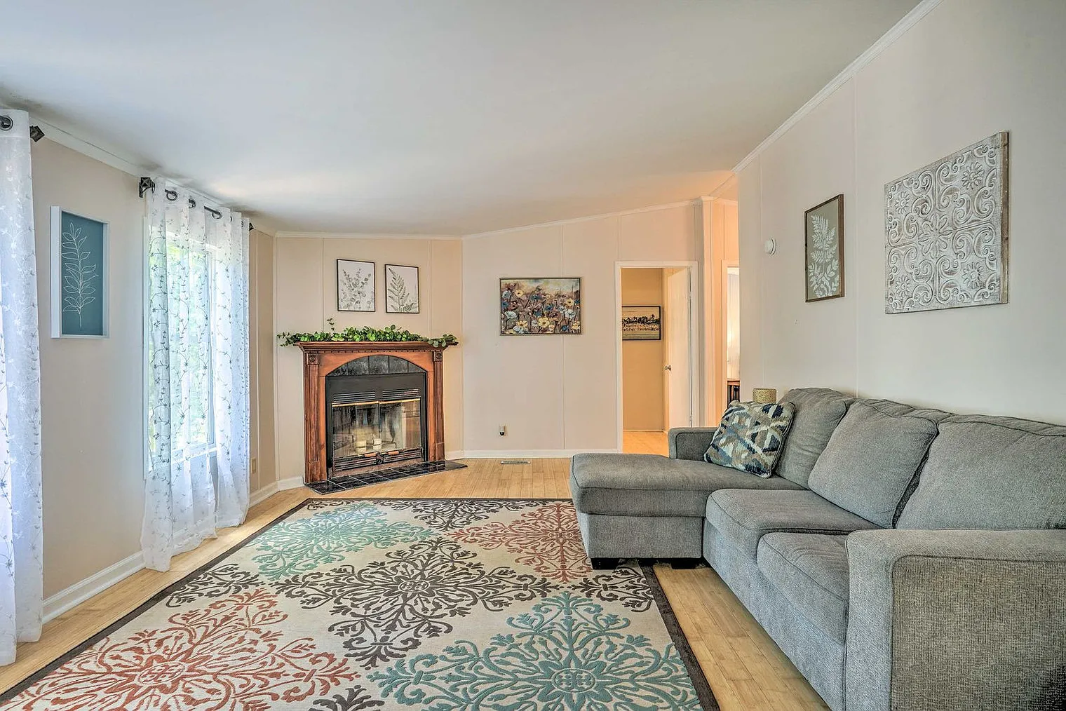 4 bed, 2.0 bath, 2185 sqft, $4,419 — Photo 3