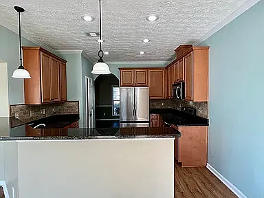 4 bed, 2182 sqft, $2,200 — Photo 4