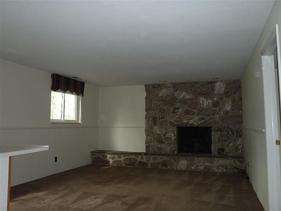 2nd image of 912 Gleneagle Dr