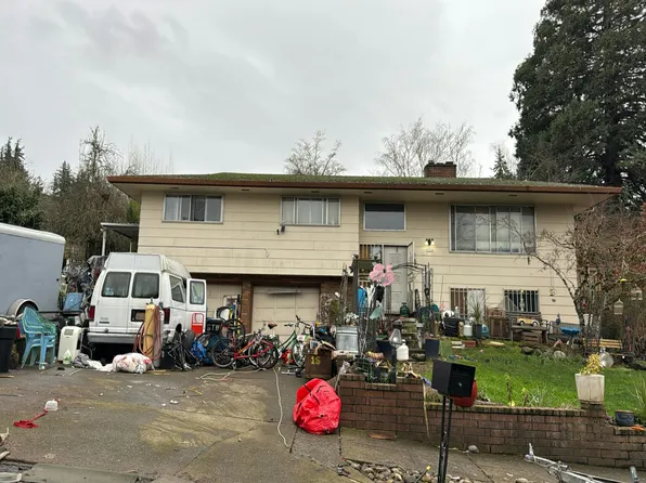 9220 SE Sun Crest Dr, Happy Valley, OR 97086