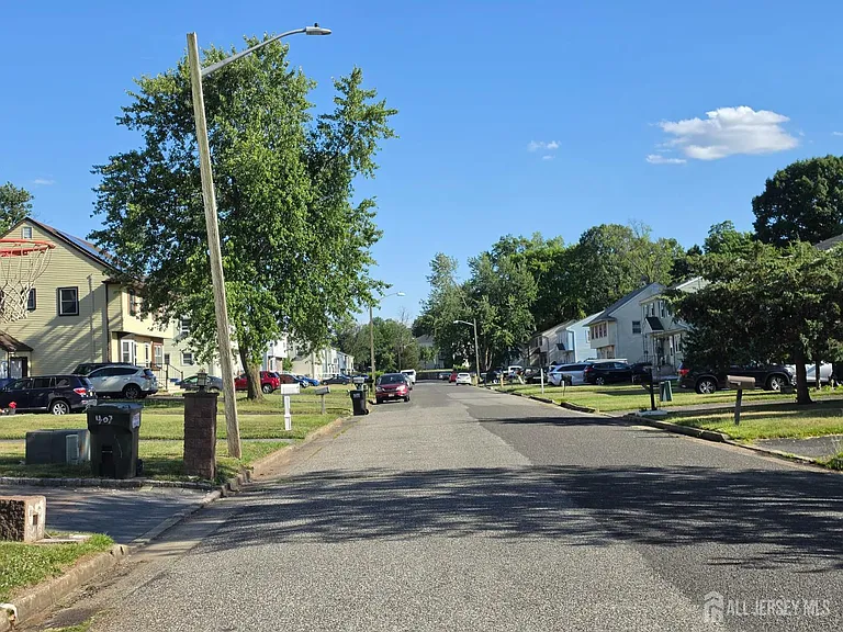 405 Frederick Ave — Photo 3