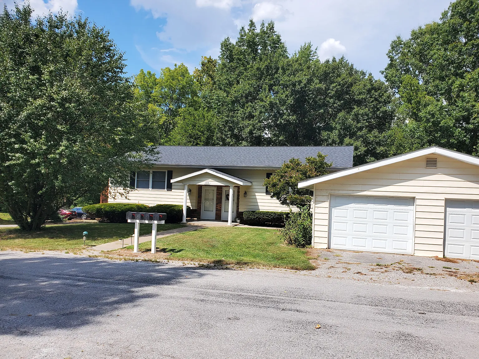 2 bed, 900 sqft, $970 — Photo 1