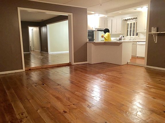 2nd image of 109 E Grace St