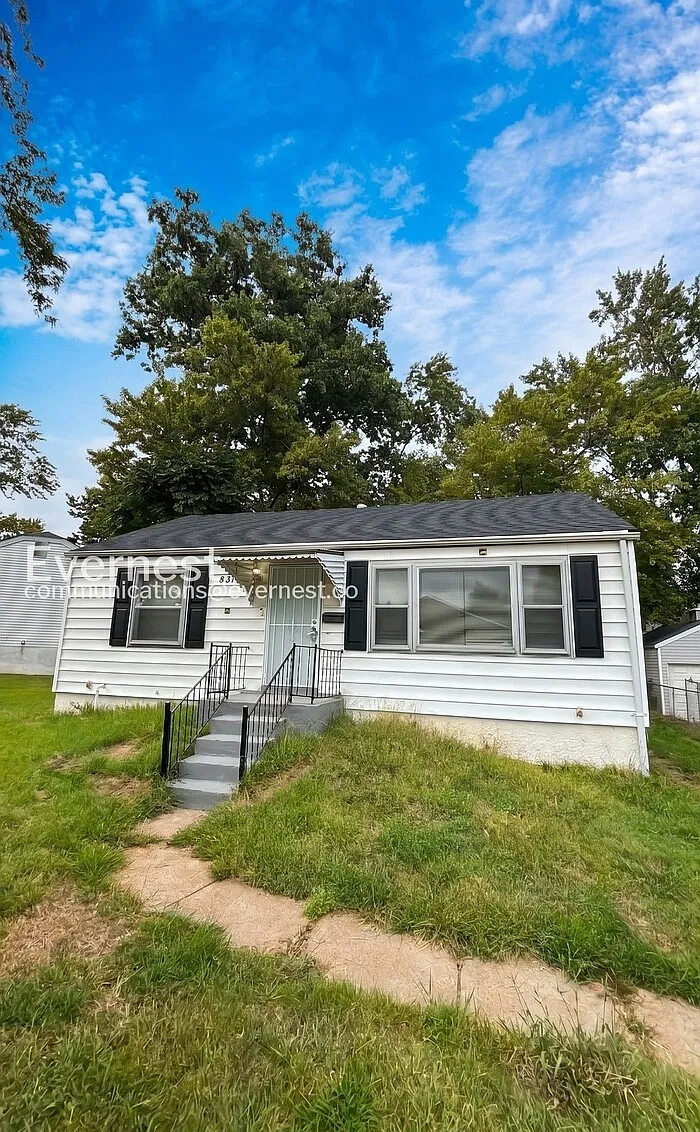 3 bed, 2.0 bath, 1692 sqft, $1,250 — Photo 1