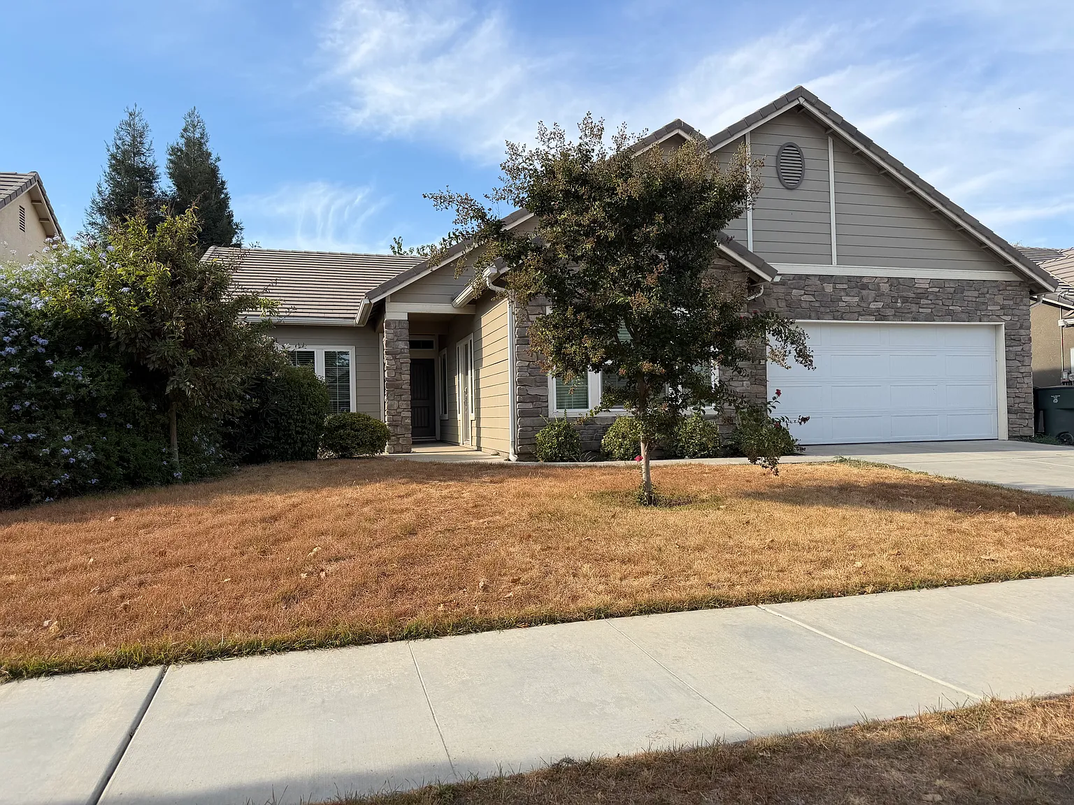 4 bed, 2257 sqft, $2,500 — Photo 2