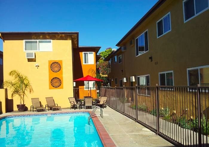 1st image of 13833 Oxnard St APT 10