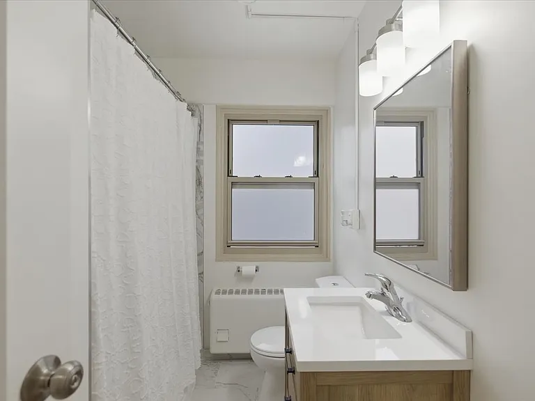 5631 N Sheridan Rd #S1101 — Photo 11