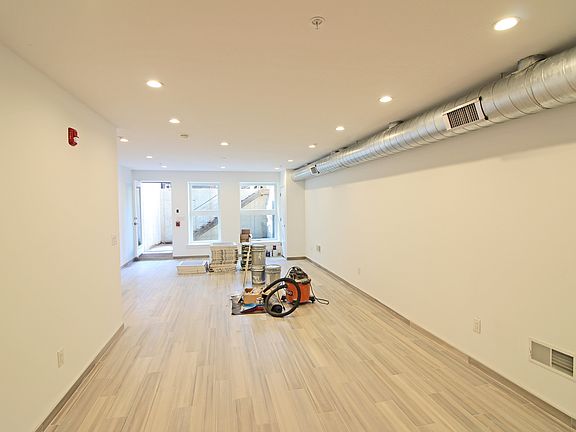 4th image of 2232 Frankford Ave