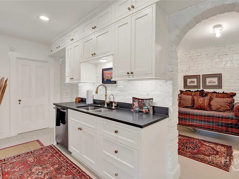 224 E Jones Ln #GARDEN — Photo 11