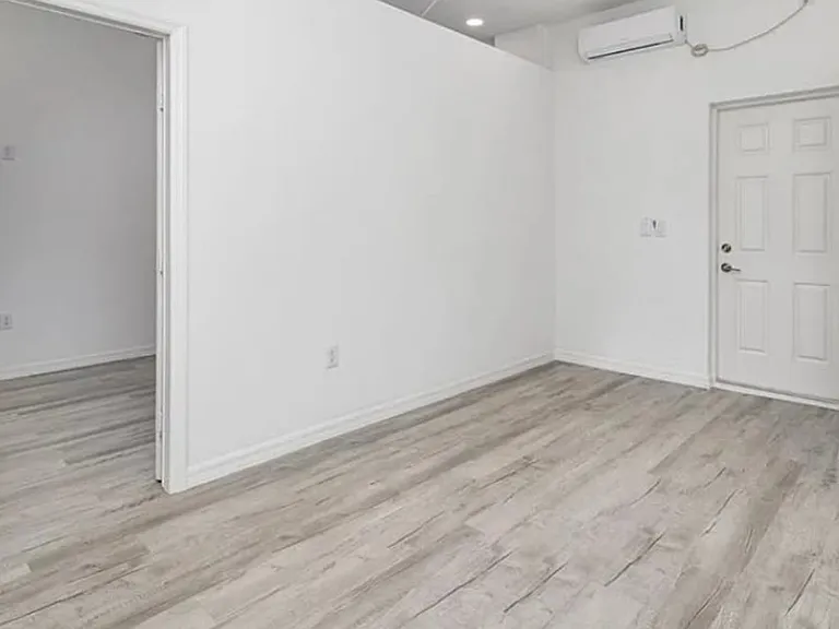 NE 4th Pl — Photo 3