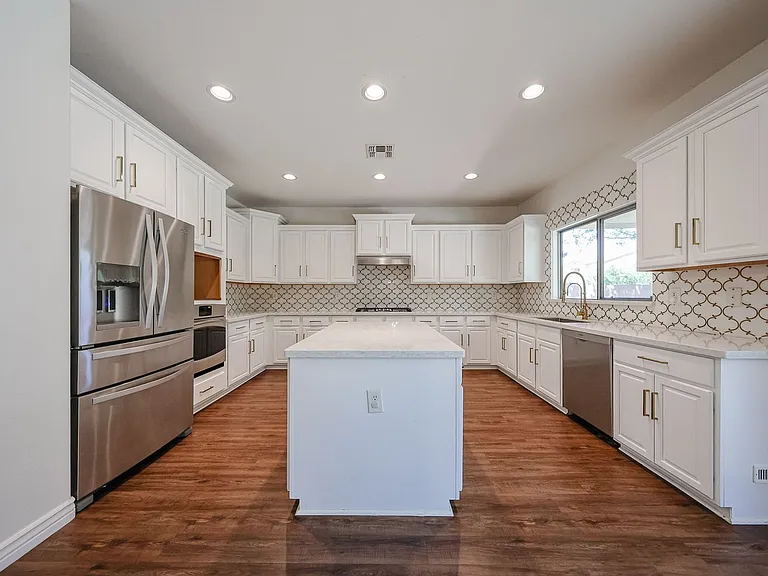2744 E Donato Dr — Photo 16