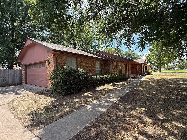 2200 Hickory Dr SW — Photo 16
