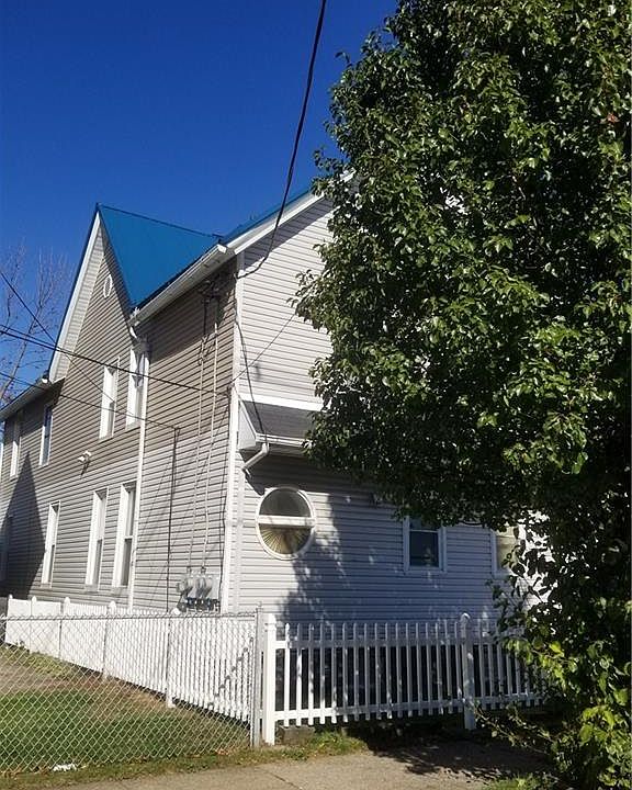 2nd image of 440 Huron St