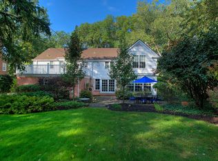 2851 Attleboro Rd, Shaker Heights, OH 44120